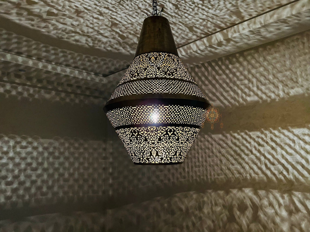 Handmade Moroccan Brass Pendant Lamp: Timeless Décor