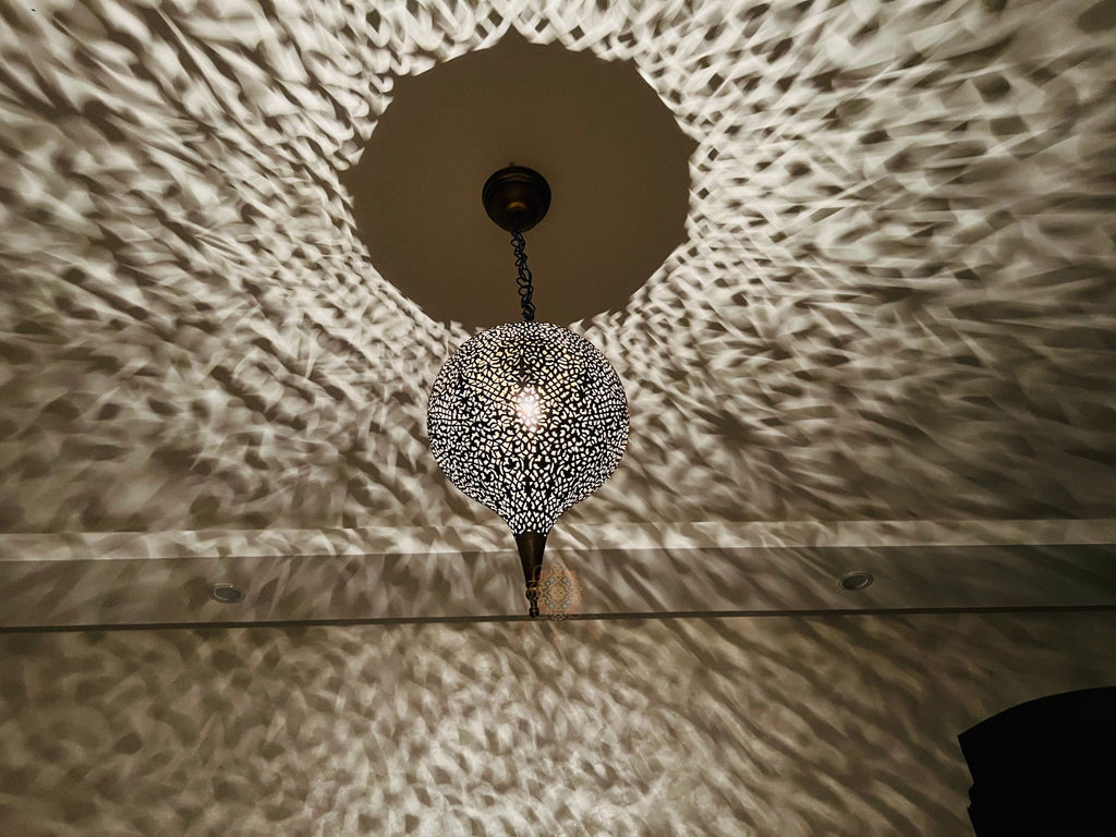 Handmade Moroccan Brass Pendant Lamp: Artistry & Warmth