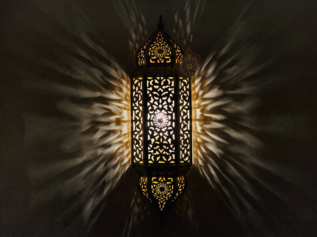 Handcrafted Moroccan Brass Wall Lamp: Exotic Home Lighting