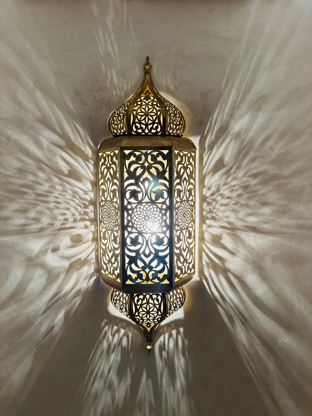 Elegant Moroccan Wall Light - Handmade Brass Sconce - Moroccan Lamp Décor