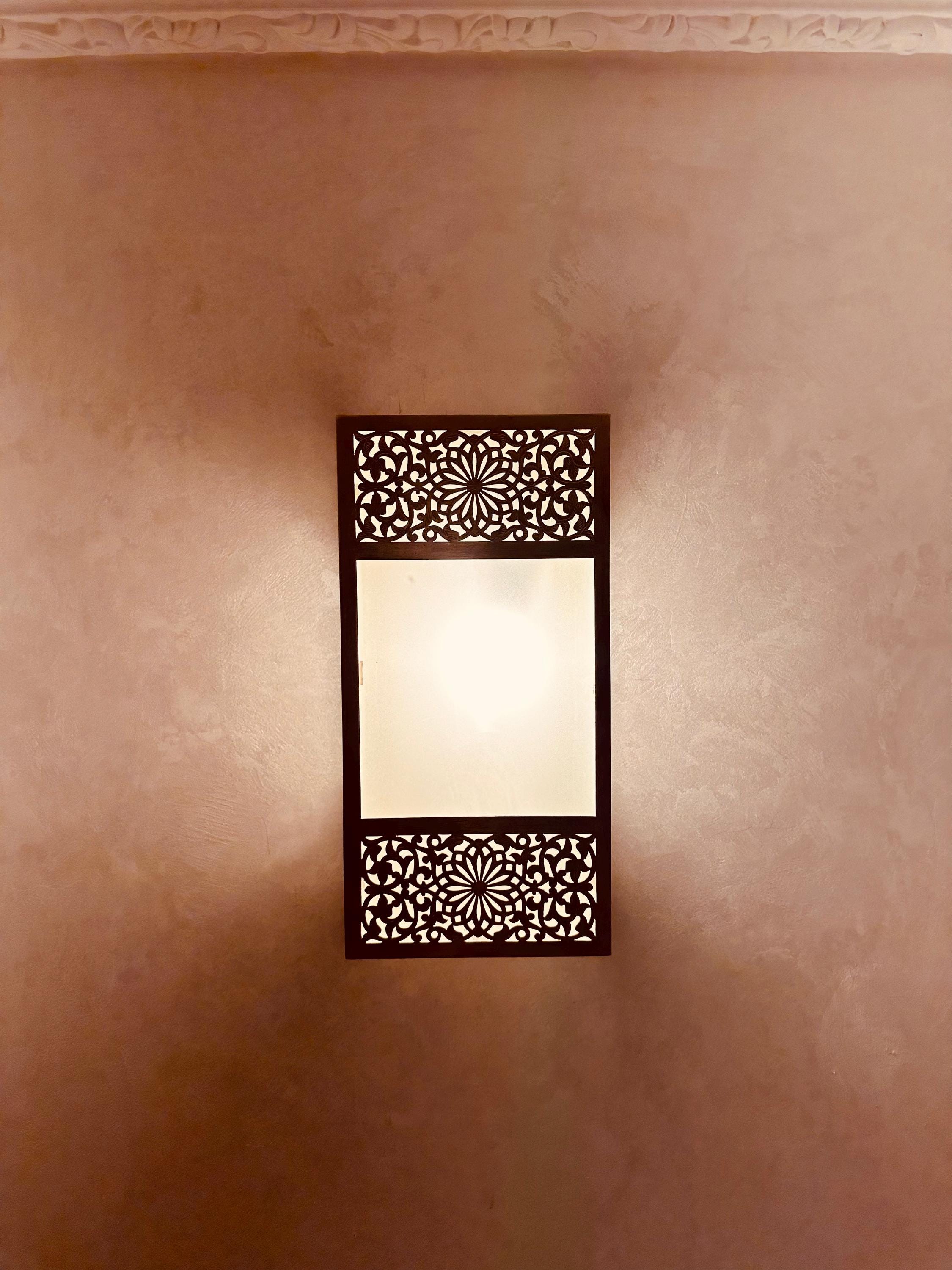 Handmade Moroccan Brass Wall Lamp: Elegant Home Lighting