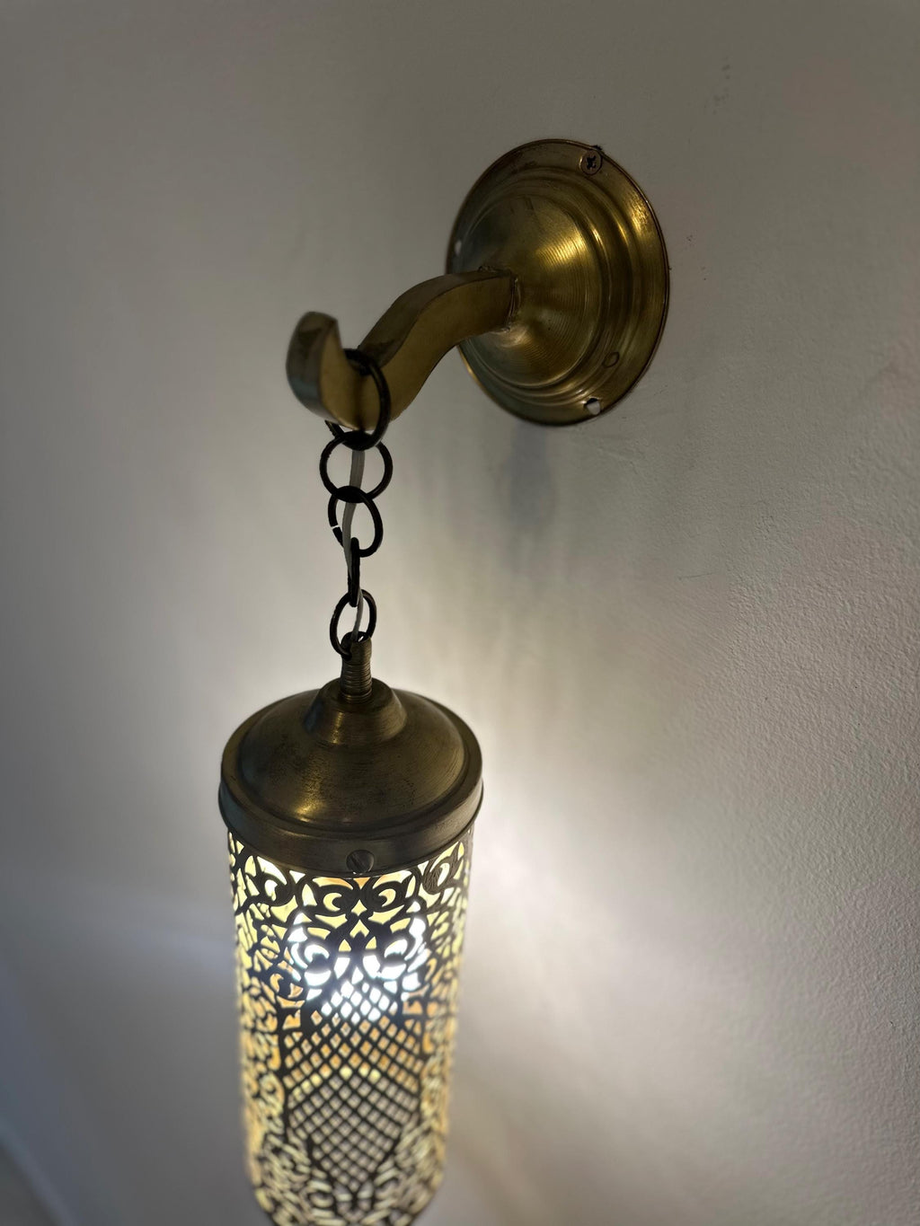 Handmade Moroccan Brass Wall Light: Vintage Electric Sconce