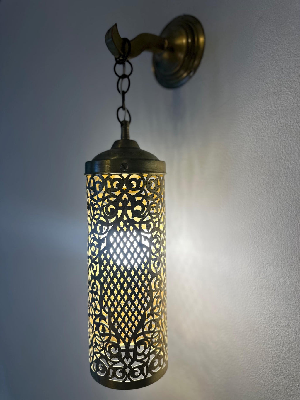 Handmade Moroccan Brass Wall Light: Vintage Electric Sconce