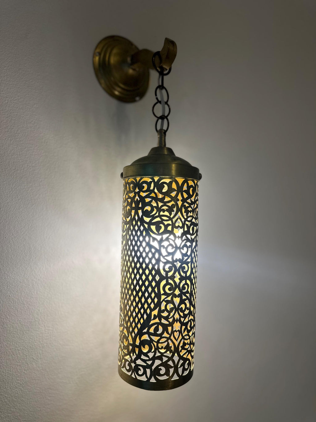 Handmade Moroccan Brass Wall Light: Vintage Electric Sconce