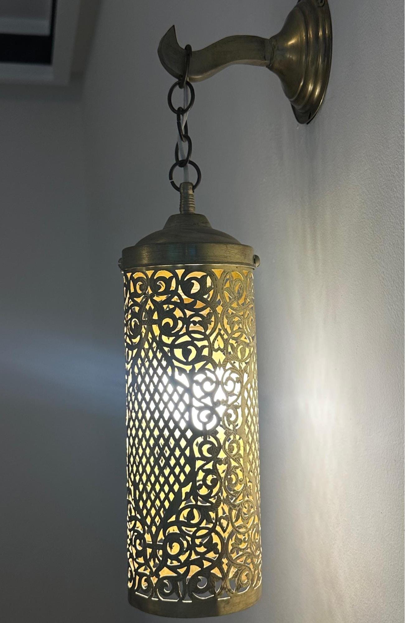 Handmade Moroccan Brass Wall Light: Vintage Electric Sconce