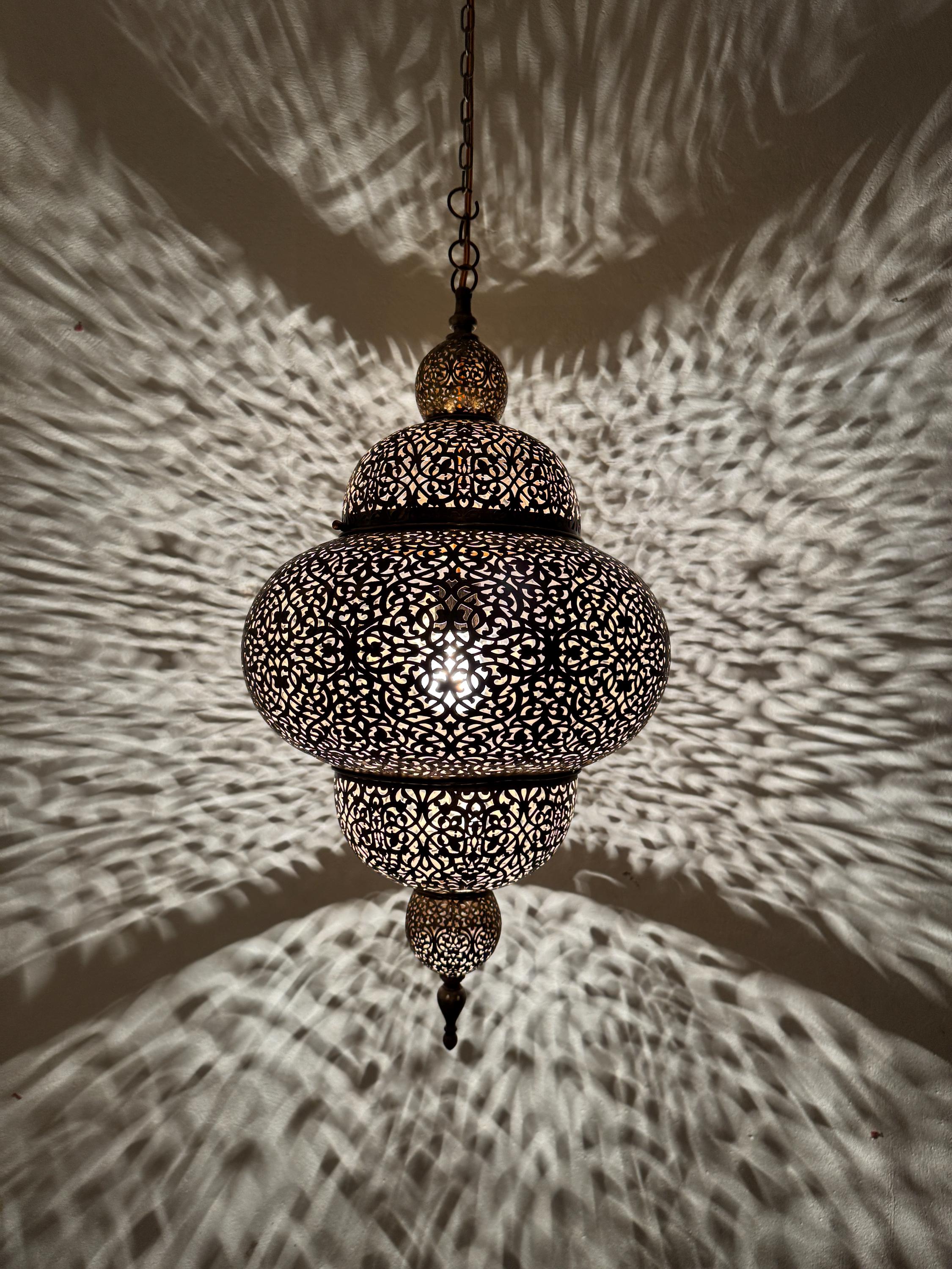 Handcrafted Moroccan Brass Pendant Light: Ceiling Lamp