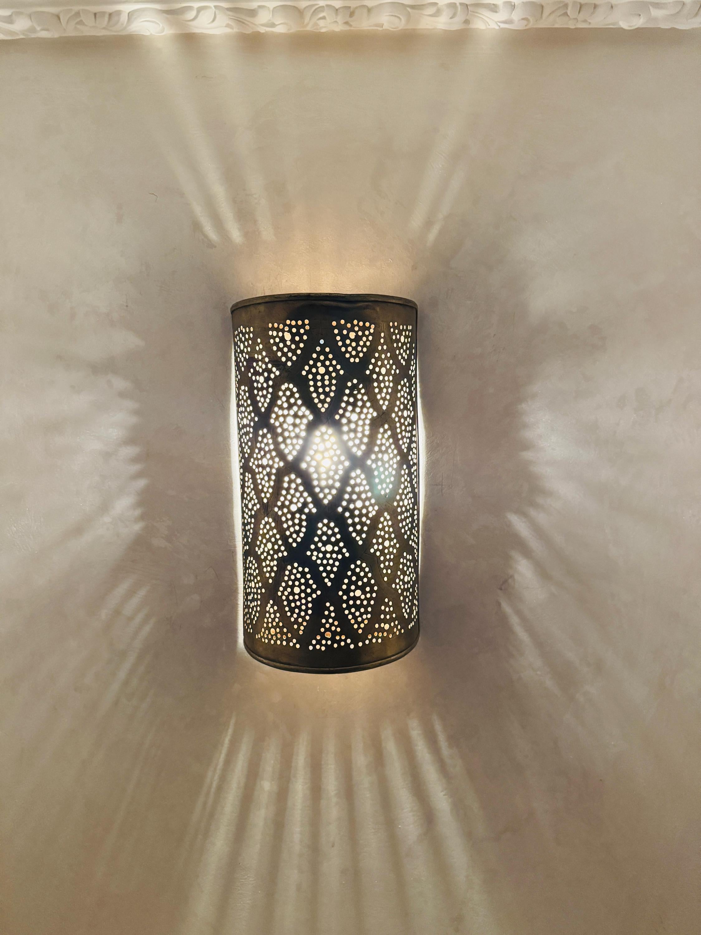 Handmade Moroccan Brass Wall Lamp: Wall Sconce