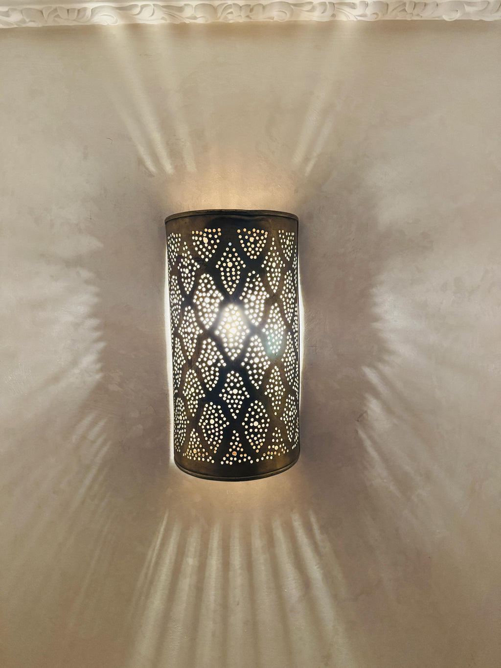 Handcrafted Moroccan Brass Wall Sconce: Elegant Oriental Lighting
