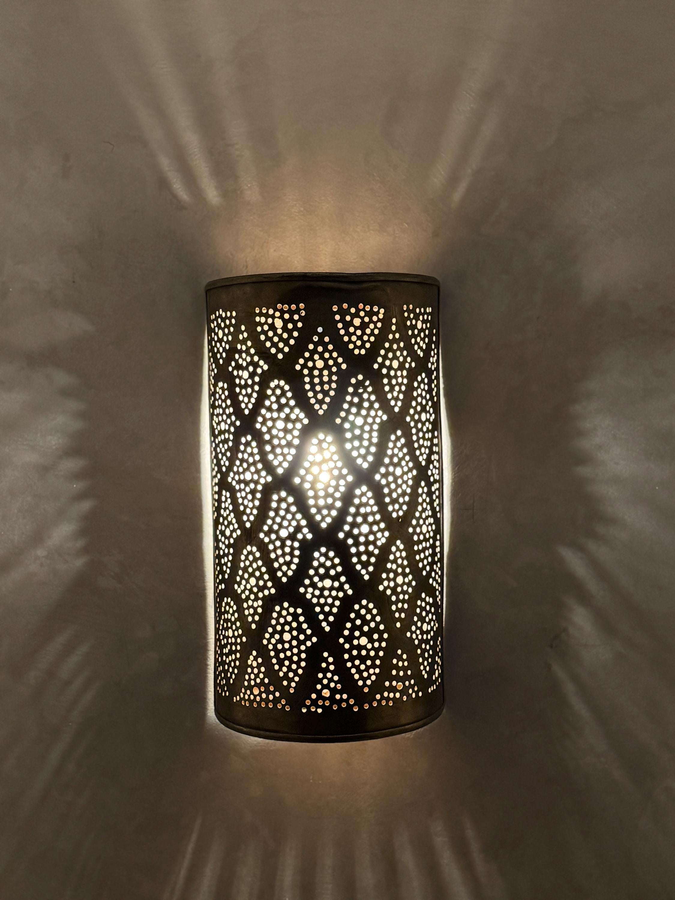 Handcrafted Moroccan Brass Wall Sconce: Elegant Oriental Lighting