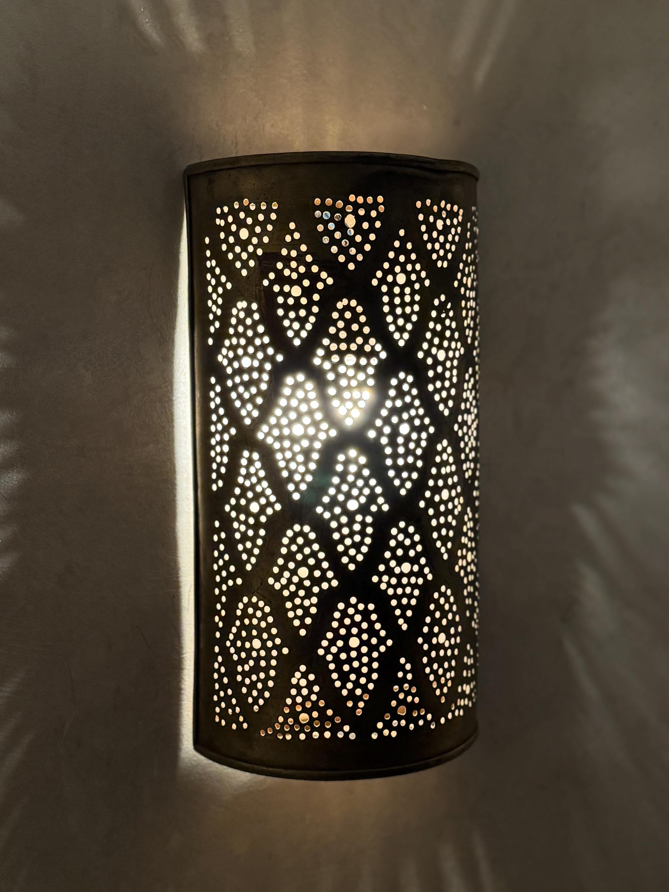 Handmade Moroccan Brass Wall Lamp: Wall Sconce