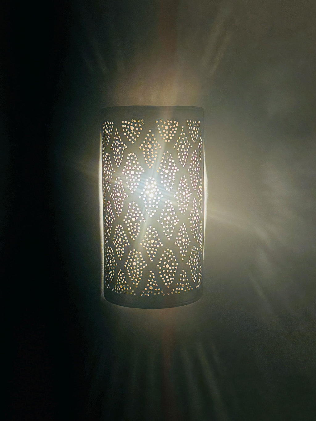 Handcrafted Moroccan Brass Wall Sconce: Elegant Oriental Lighting